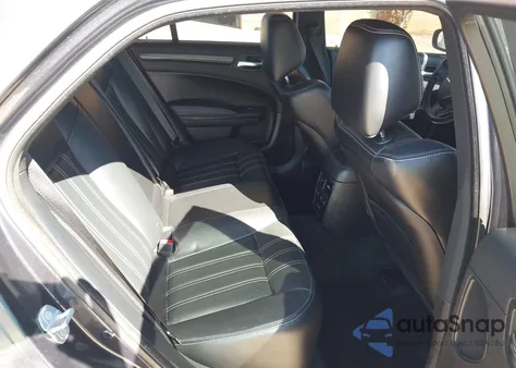 2015 Chrysler 300 300S z USA, uszkodzony, nr VIN 2C3CCABG9FH922537